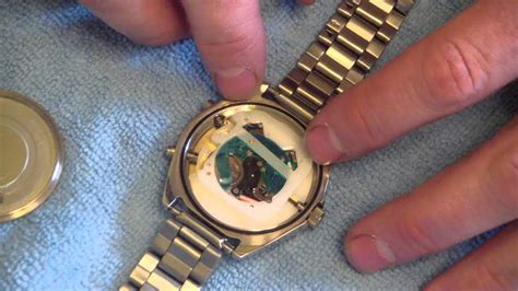 batterij vervangen in michael kors horloge|michael kors watch battery removal.